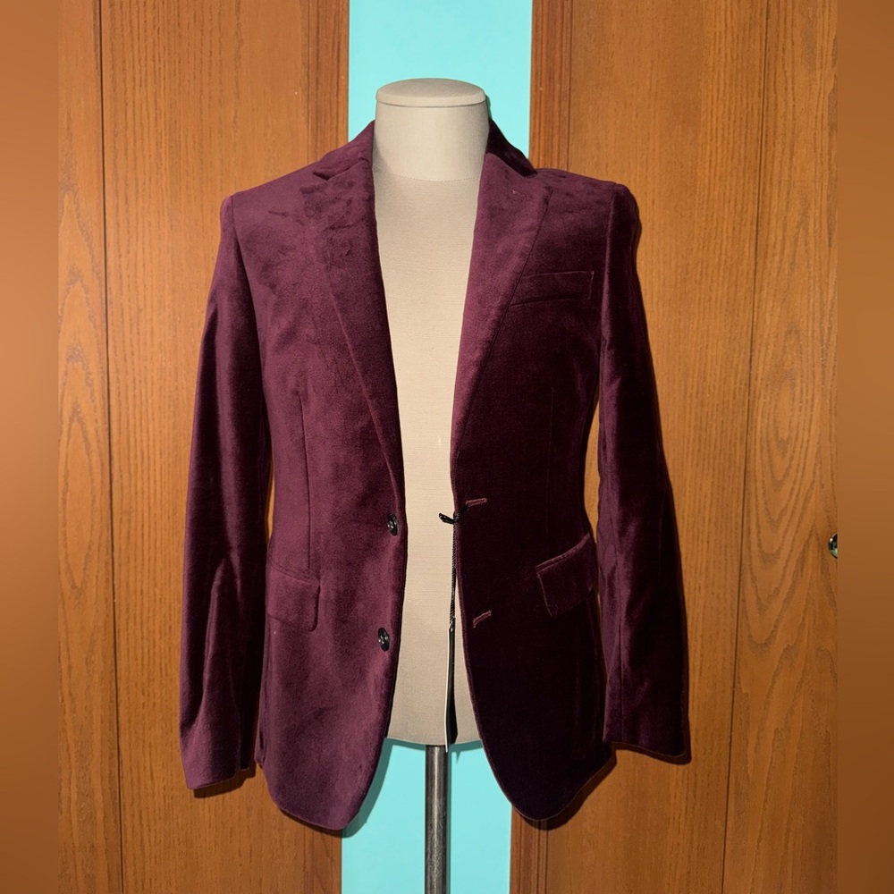 Elegant Velvet Blazer in Rich Burgundy